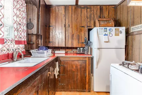 45 Ballou St, Woonsocket, RI 02895 photo 8