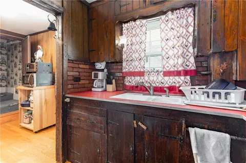 45 Ballou St, Woonsocket, RI 02895 photo 7