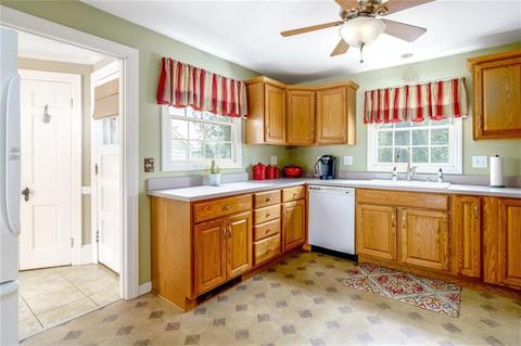 76 Chapmans Ave, Warwick, RI 02886 photo 10