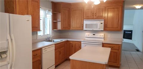 8 Fox Run Rd, Blackstone, MA 01504 photo 2