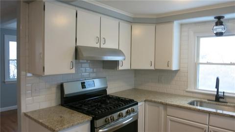 16 Powhatan St, Warwick, RI 02889 photo 2