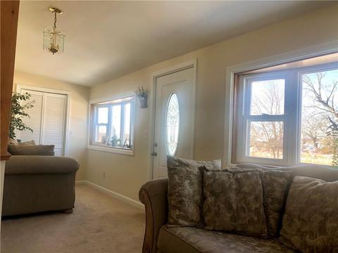 36 Powhatan St, Warwick, RI 02889 photo 4