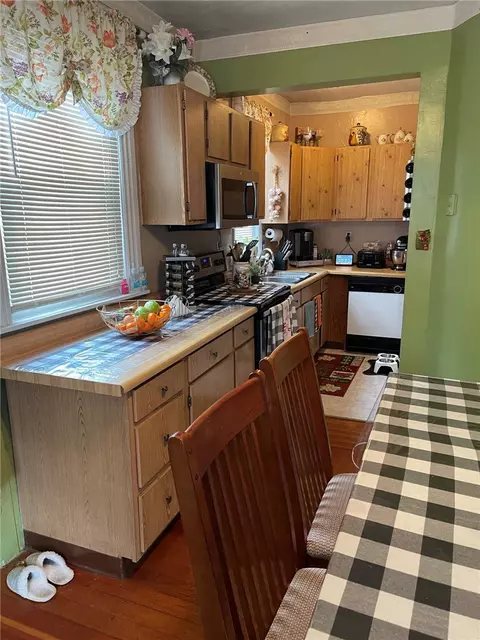 53 Hamlet Ave, Woonsocket, RI 02895 photo 6