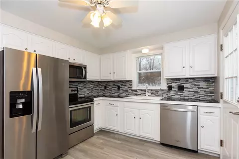 138 Walnut Hill Rd, Woonsocket, RI 02895 photo 3