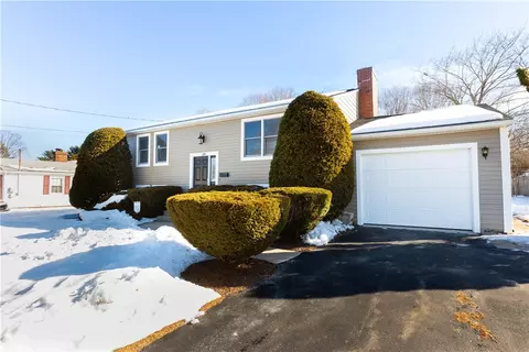 138 Walnut Hill Rd, Woonsocket, RI 02895 photo 1