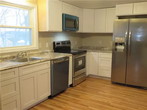 25 Talcott St, Woonsocket, RI 02895 photo 4