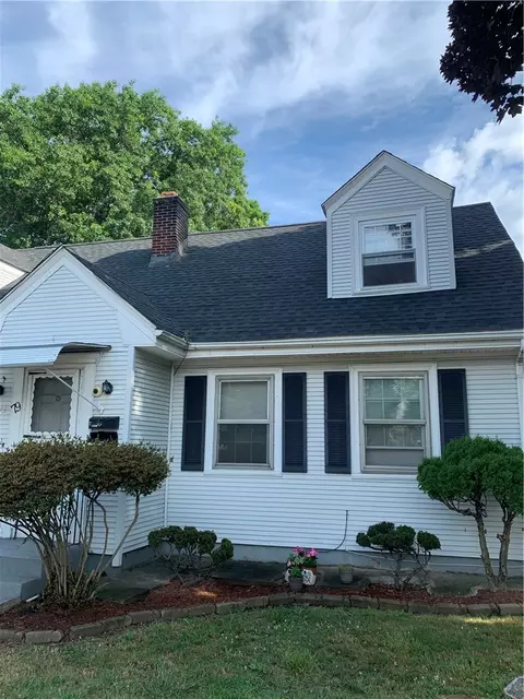 79 Killingly St, Providence, RI 02909 photo 2
