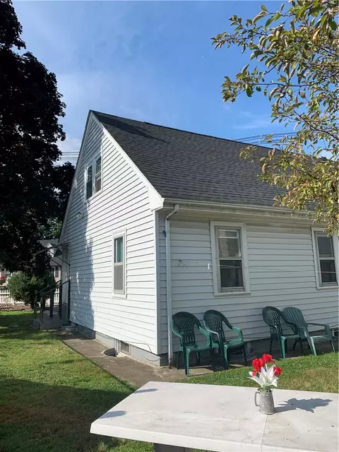 79 Killingly St, Providence, RI 02909 photo 4
