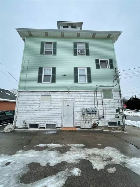 401 Willow St, Woonsocket, RI 02895 photo 4