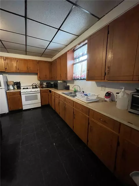 401 Willow St, Woonsocket, RI 02895 photo 6