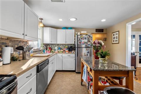 76 Commodore Ave, Warwick, RI 02888 photo 9