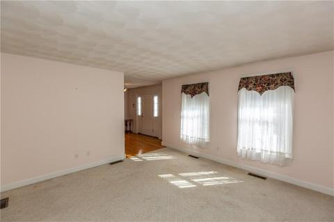 2 Capron Rd, Smithfield, RI 02917 photo 6