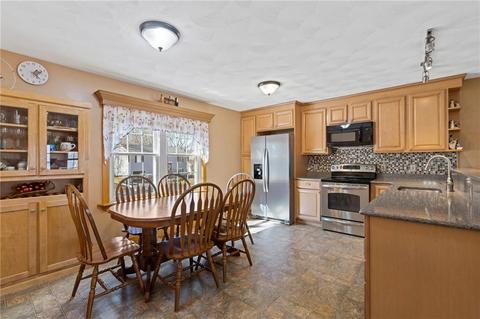 17 Moss Ln, Coventry, RI 02816 photo 5