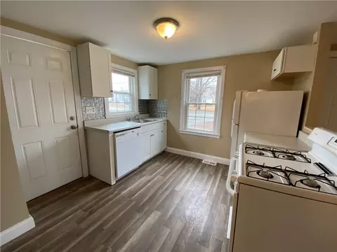 1110 Main Ave, Warwick, RI 02886 photo 7