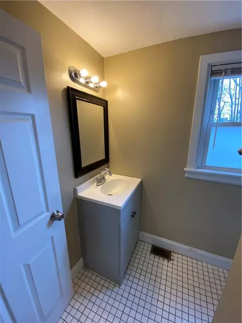 1110 Main Ave, Warwick, RI 02886 photo 12