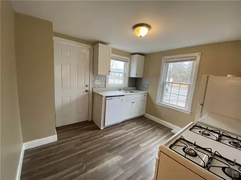 1110 Main Ave, Warwick, RI 02886 photo 8