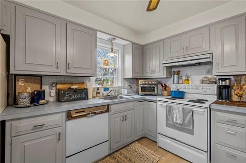 60 Pilgrim Ave, Coventry, RI 02816 photo 4