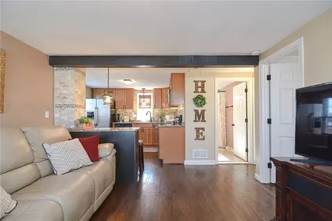 24 Largo Rd, Warwick, RI 02886 photo 4