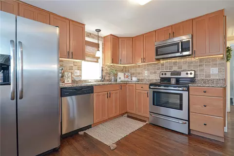 24 Largo Rd, Warwick, RI 02886 photo 10