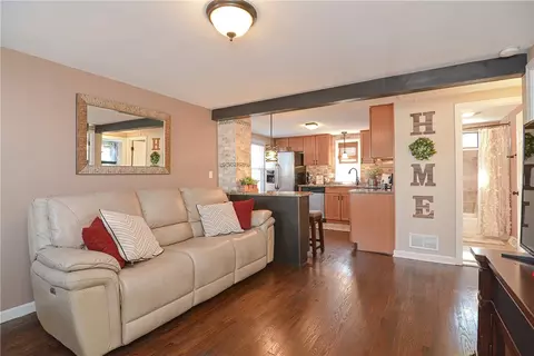 24 Largo Rd, Warwick, RI 02886 photo 2
