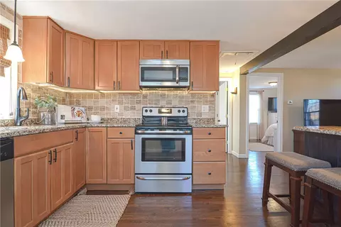 24 Largo Rd, Warwick, RI 02886 photo 7