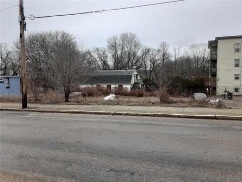685 Wood Ave, Woonsocket, RI 02895 photo 2
