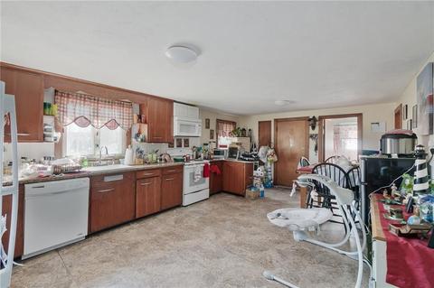 1191 Logee St, Woonsocket, RI 02895 photo 7