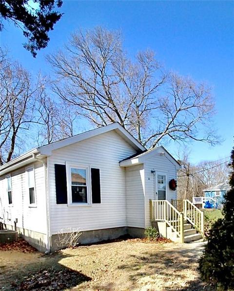 22 Bennett St, Warwick, RI 02889 photo 3