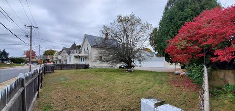 582 S Main St, Woonsocket, RI 02895 photo 4