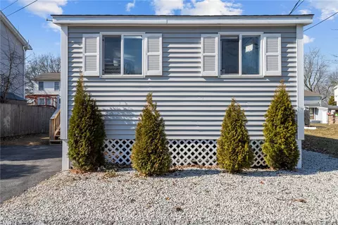 15 Warren Ave, Warwick, RI 02889 photo 2