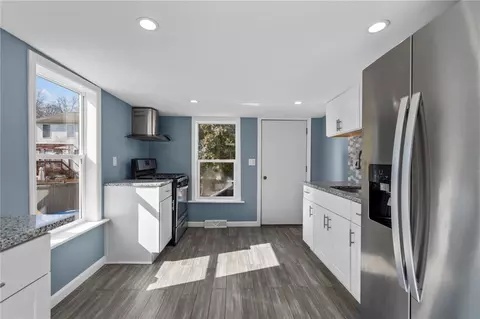 15 Warren Ave, Warwick, RI 02889 photo 4