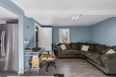 15 Warren Ave, Warwick, RI 02889 photo 12