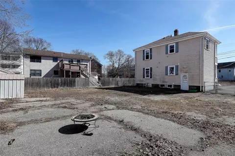 141 Farm St, Woonsocket, RI 02895 photo 5