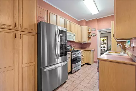 522 Main St, Woonsocket, RI 02895 photo 16