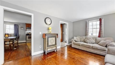 23 Vale St, Warwick, RI 02886 photo 4
