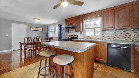 23 Vale St, Warwick, RI 02886 photo 3