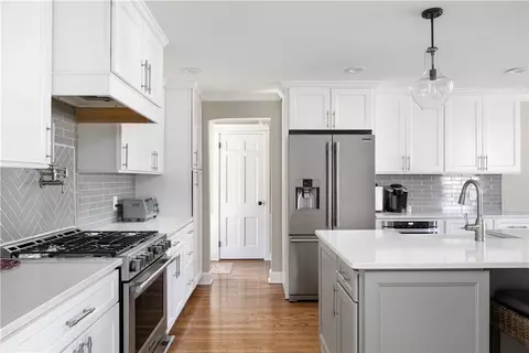 258 Highland Ave, Warwick, RI 02886 photo 9