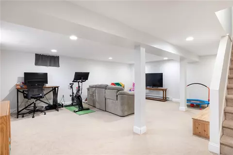 258 Highland Ave, Warwick, RI 02886 photo 32
