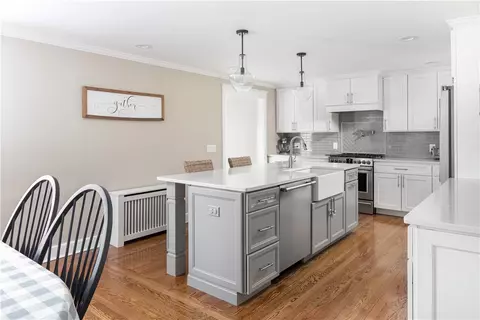 258 Highland Ave, Warwick, RI 02886 photo 13
