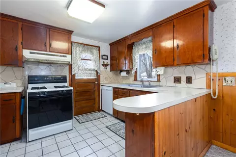 67 Asylum Rd, Warwick, RI 02886 photo 6