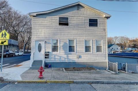 2 Yolande Pl, Woonsocket, RI 02895 photo 1