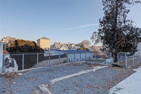 2 Yolande Pl, Woonsocket, RI 02895 photo 4