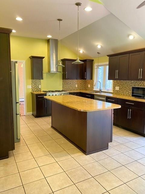 24 W View Dr, Coventry, RI 02816 photo 3
