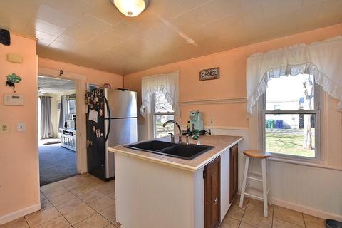 49 Custer St, Warwick, RI 02889 photo 4