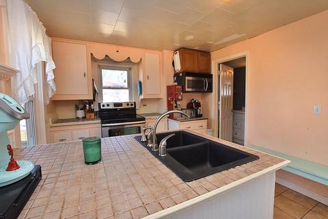 49 Custer St, Warwick, RI 02889 photo 3