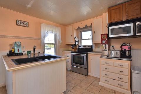 49 Custer St, Warwick, RI 02889 photo 2