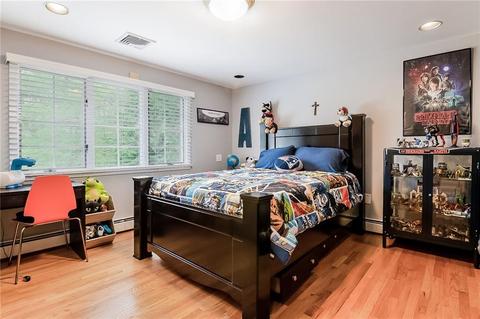 100 Crest Dr, Cranston, RI 02921 photo 24