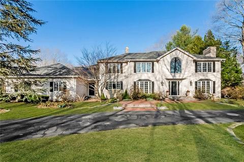100 Crest Dr, Cranston, RI 02921 photo 1