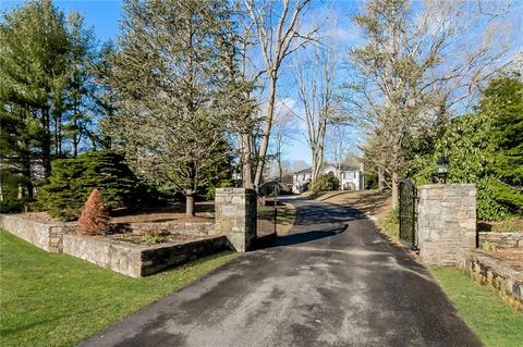 100 Crest Dr, Cranston, RI 02921 photo 29