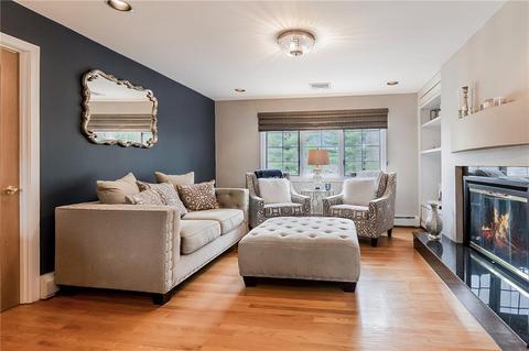 100 Crest Dr, Cranston, RI 02921 photo 3
